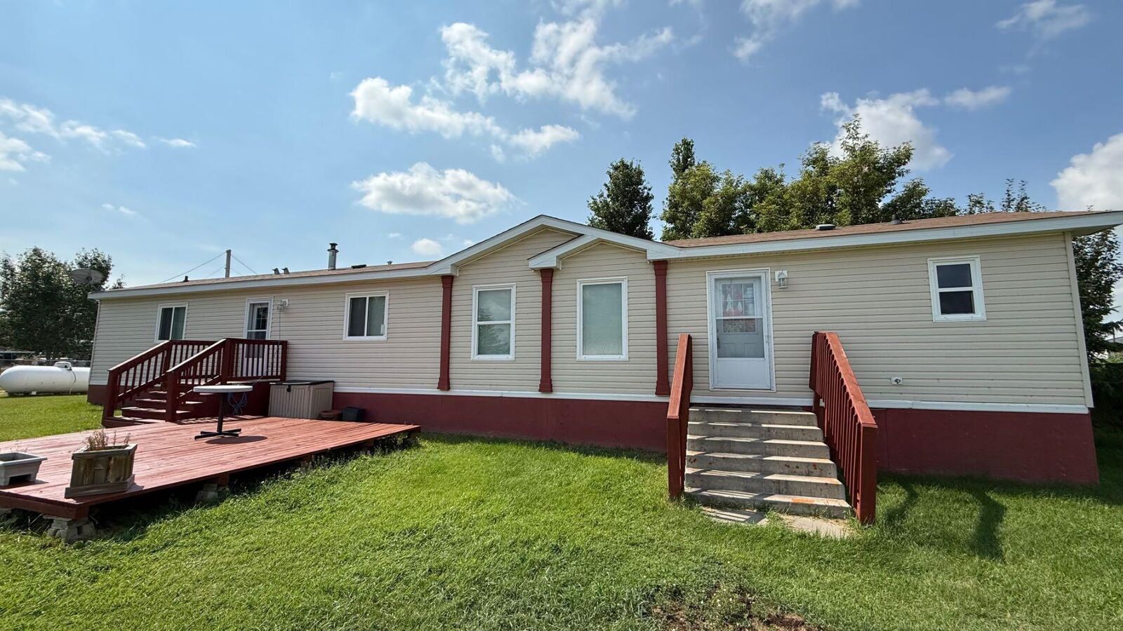 Property Photo: 209 2 Avenue AB T0J 0T0