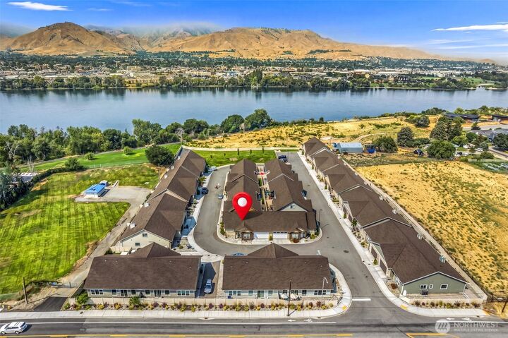 Property Photo: 211 Solomon Loop NW WA 98802