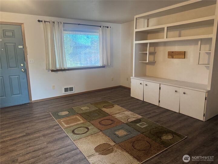 Property Photo: 807 E White Birch Avenue WA 98926