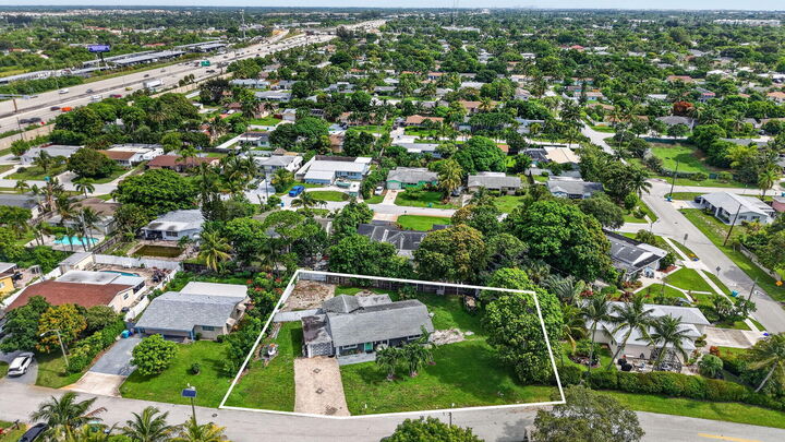 Property Photo:  415 SW 7th Court  FL 33435 