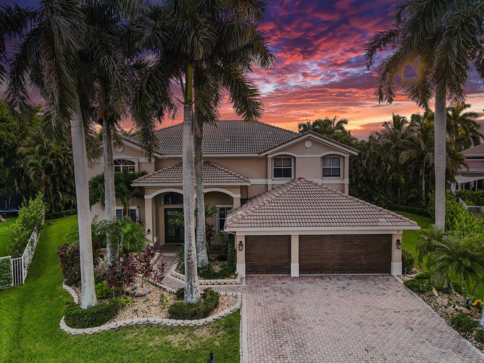 Property Photo:  1664 Victoria Pointe Lane  FL 33327 
