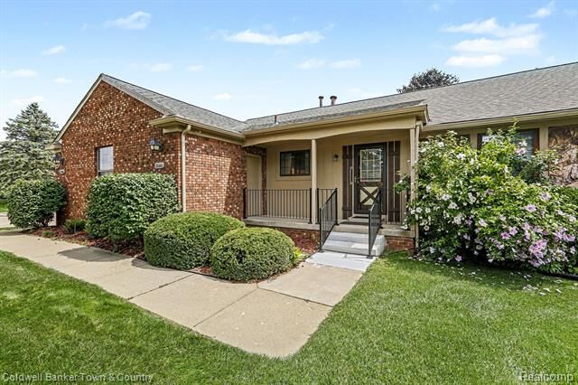 Property Photo:  12460 Cambridge Boulevard  MI 48178 