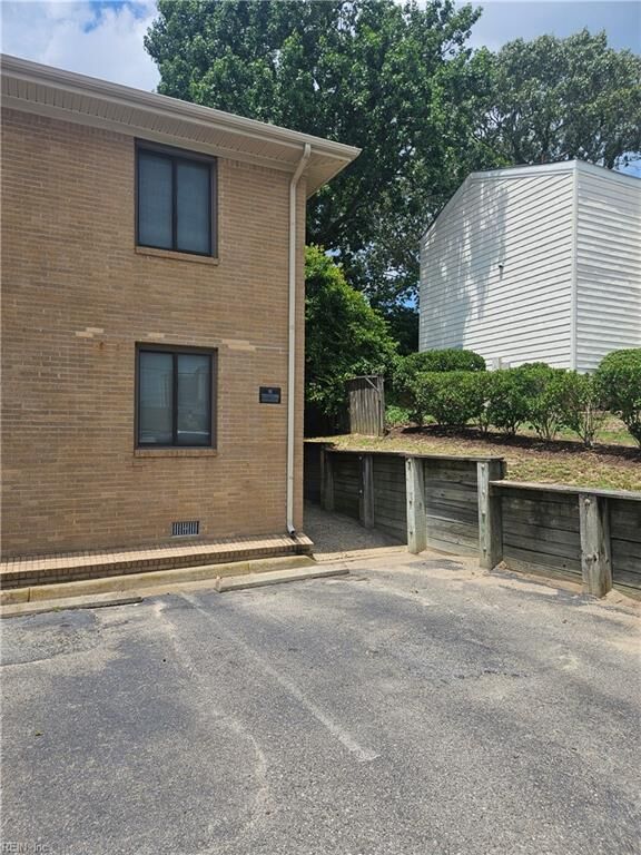 Property Photo:  405 32nd St 203  VA 23451 