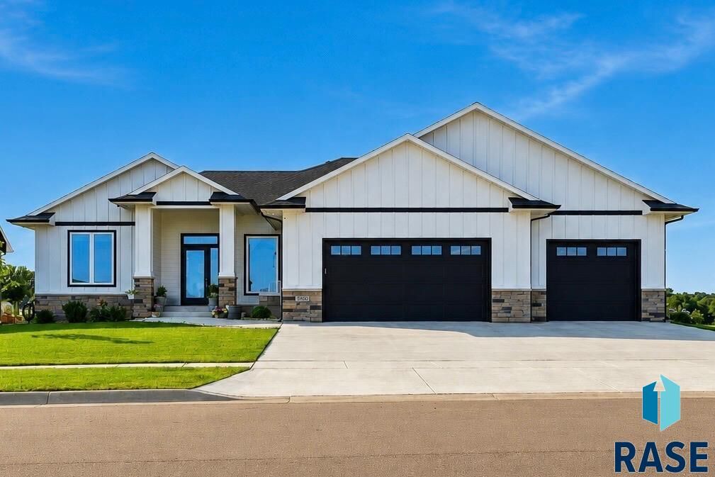 Property Photo:  5600 E Daybreak Cir  SD 57110 