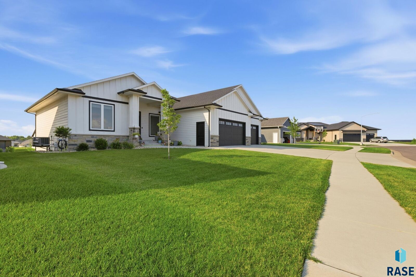 Property Photo: 5600 E Daybreak Cir SD 57110