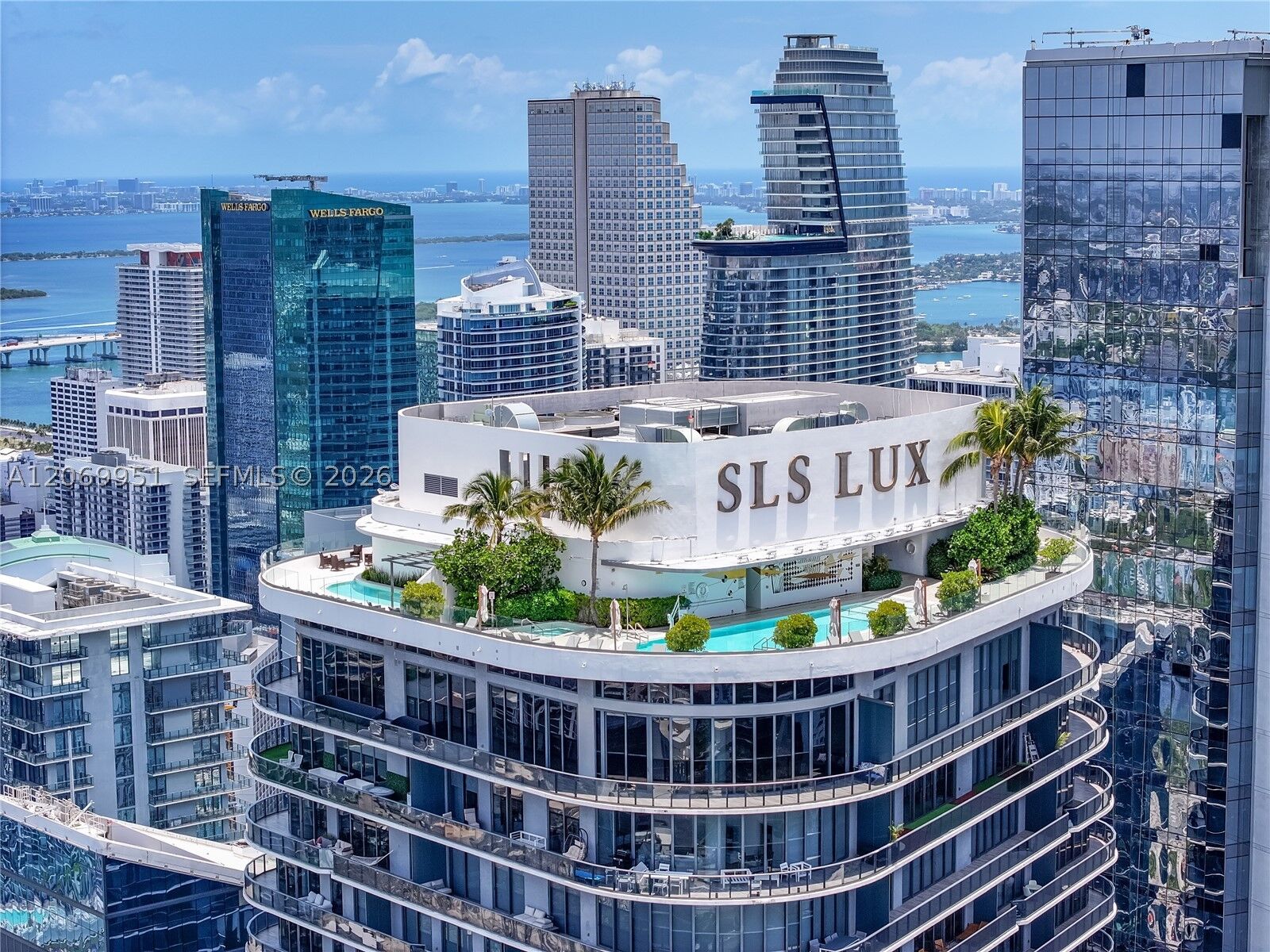 Property Photo:  801 S Miami Ave Ph5801  FL 33130 
