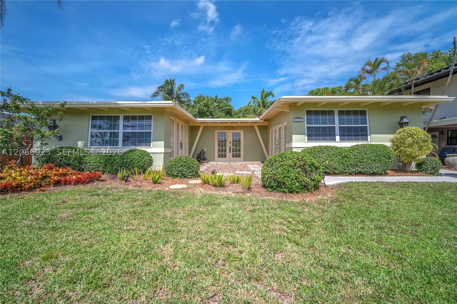 Property Photo:  2555 Nassau Ln  FL 33312 