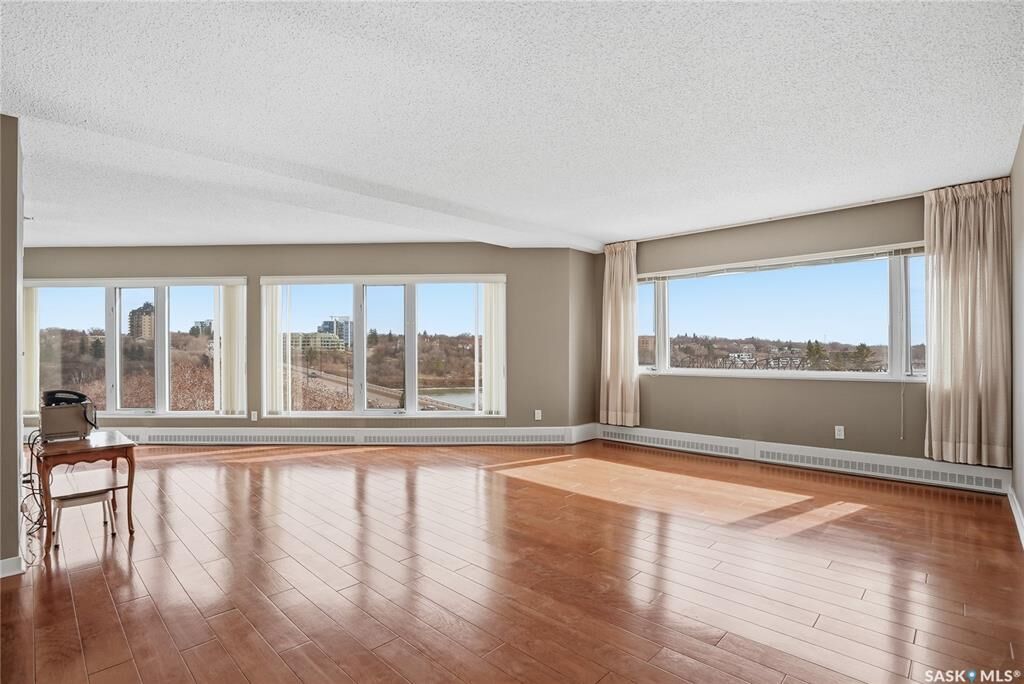 Property Photo:  424 Spadina Crescent E 650  SK S7K 6X7 