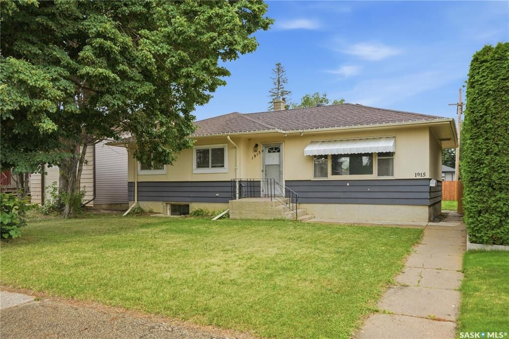 Property Photo: 1915 Dufferin Avenue SK S7J 1B6