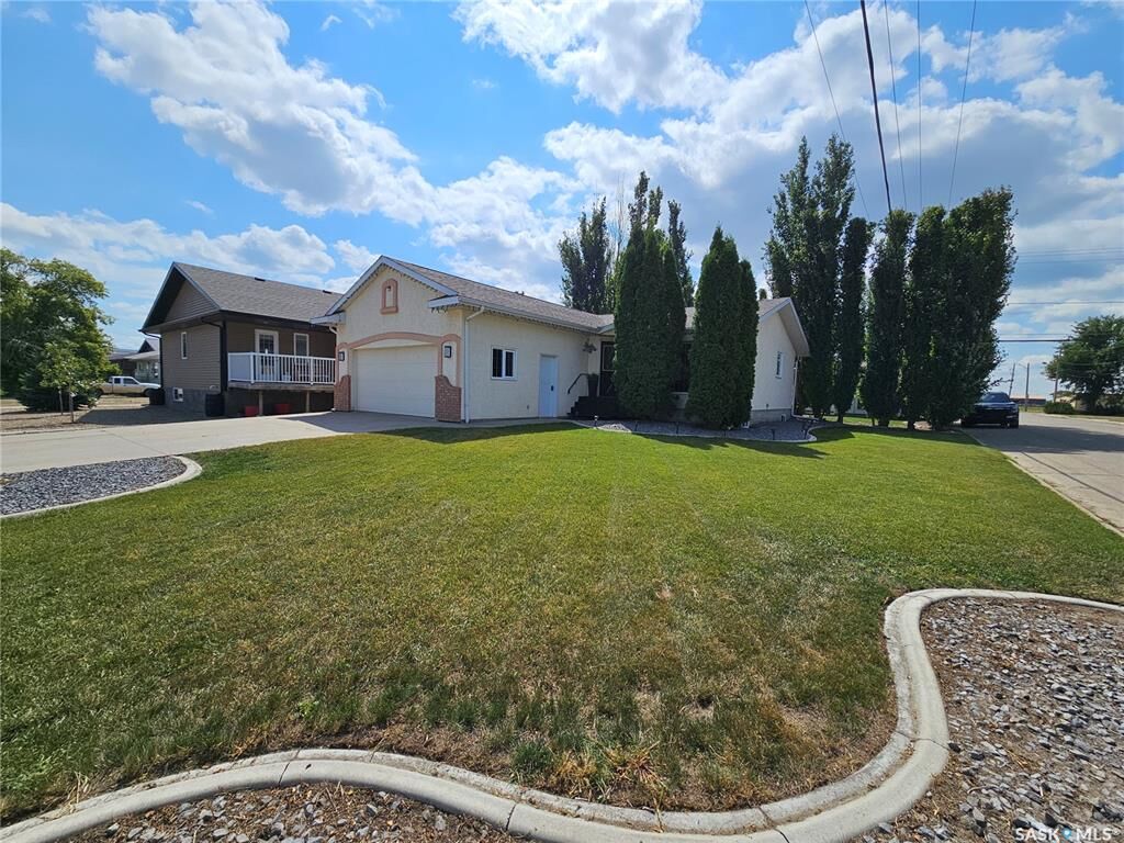 Property Photo: 296 2nd Avenue W SK S0K 4L0