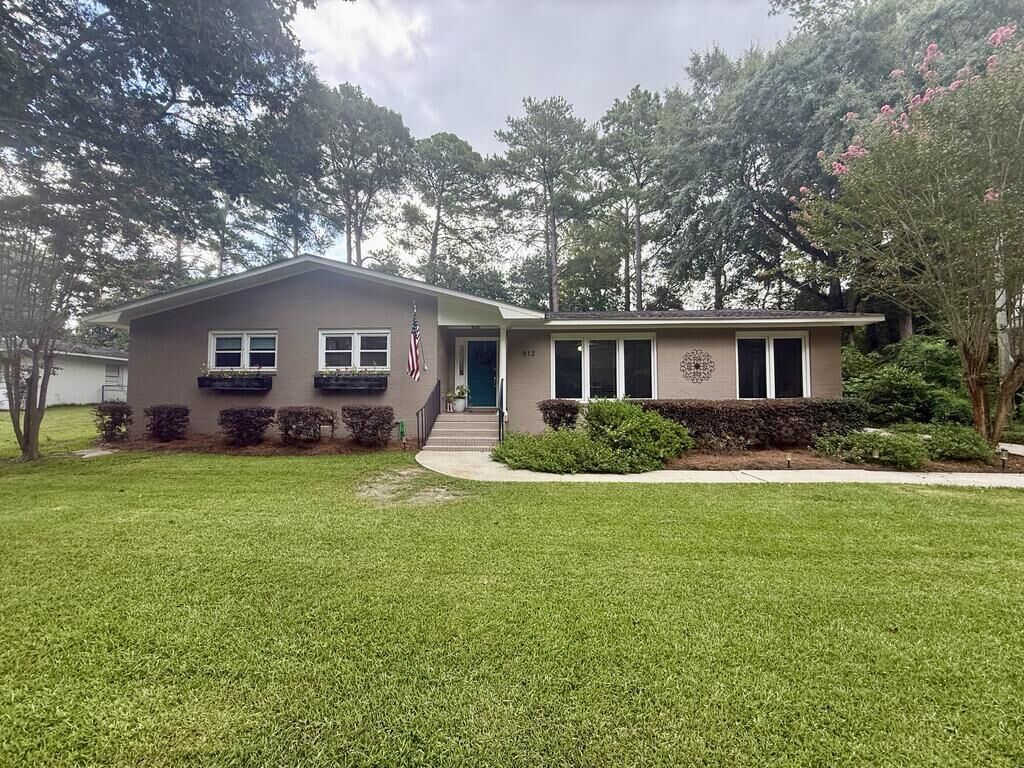 Property Photo: 512 Rosemont Dr AL 36303