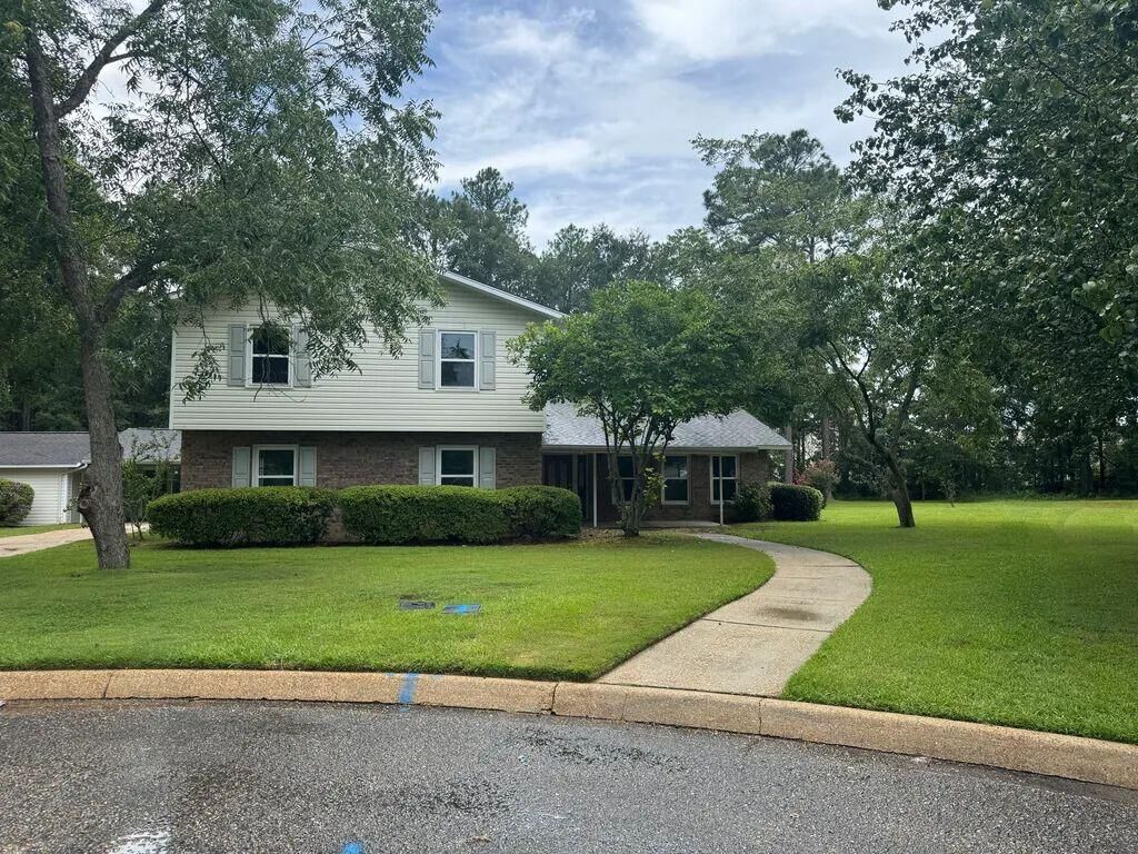 Property Photo: 610 Collingswood Drive AL 36301