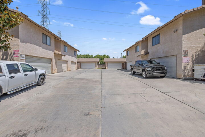 Property Photo: 8200 Laborough Drive CA 93311