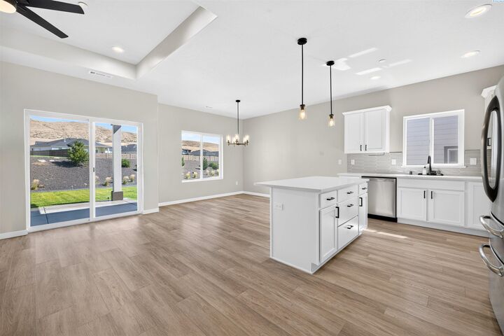 Property Photo: 3902 Barbera St WA 99352