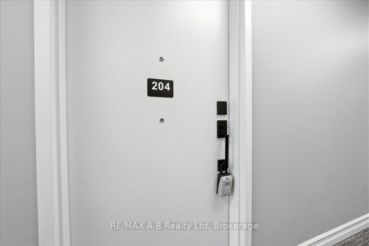 Property Photo:  100 Gordon Street 204  ON N5A 7T8 