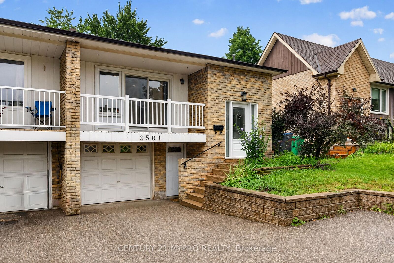 Property Photo:  2501 Cobbinshaw Circle  ON L5N 2G2 