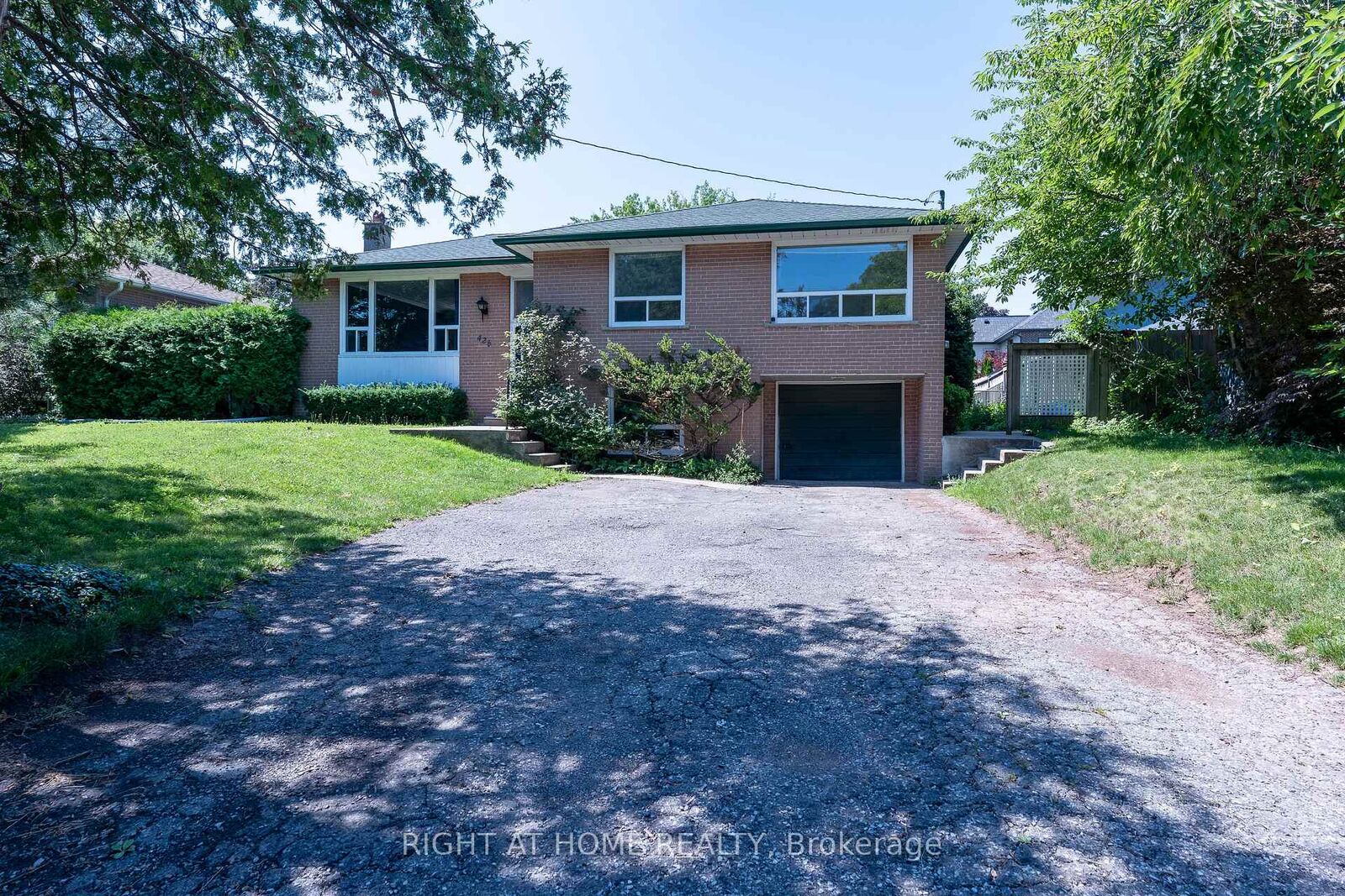 Property Photo:  426 Seaton Drive Upper  ON L6L 3Y4 