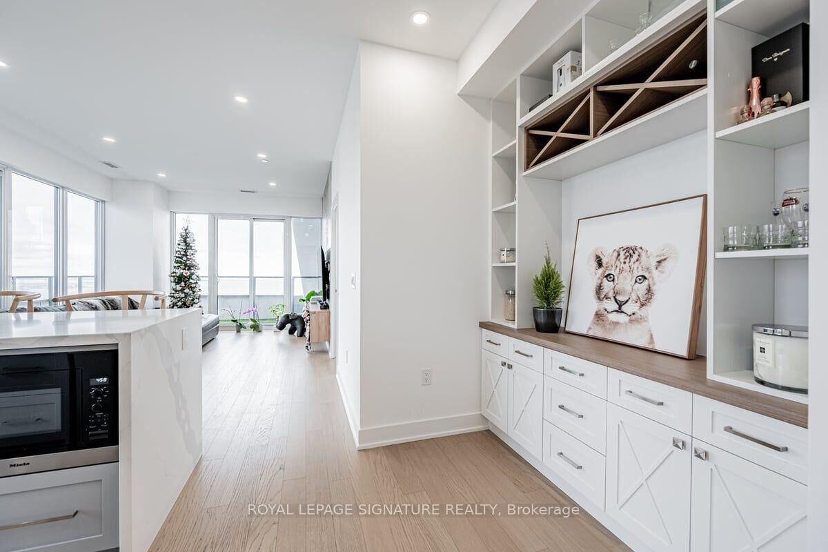 Property Photo:  20 Shore Breeze Drive Lph05b  ON M8V 1A1 