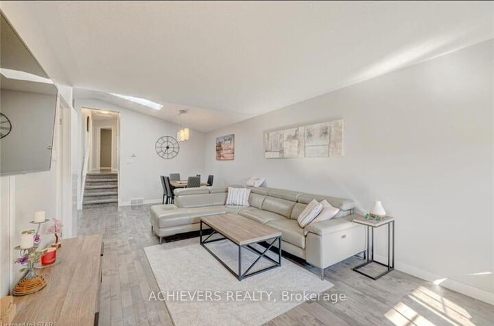 Property Photo:  1402 Baycliffe Place  ON N5Y 5N5 