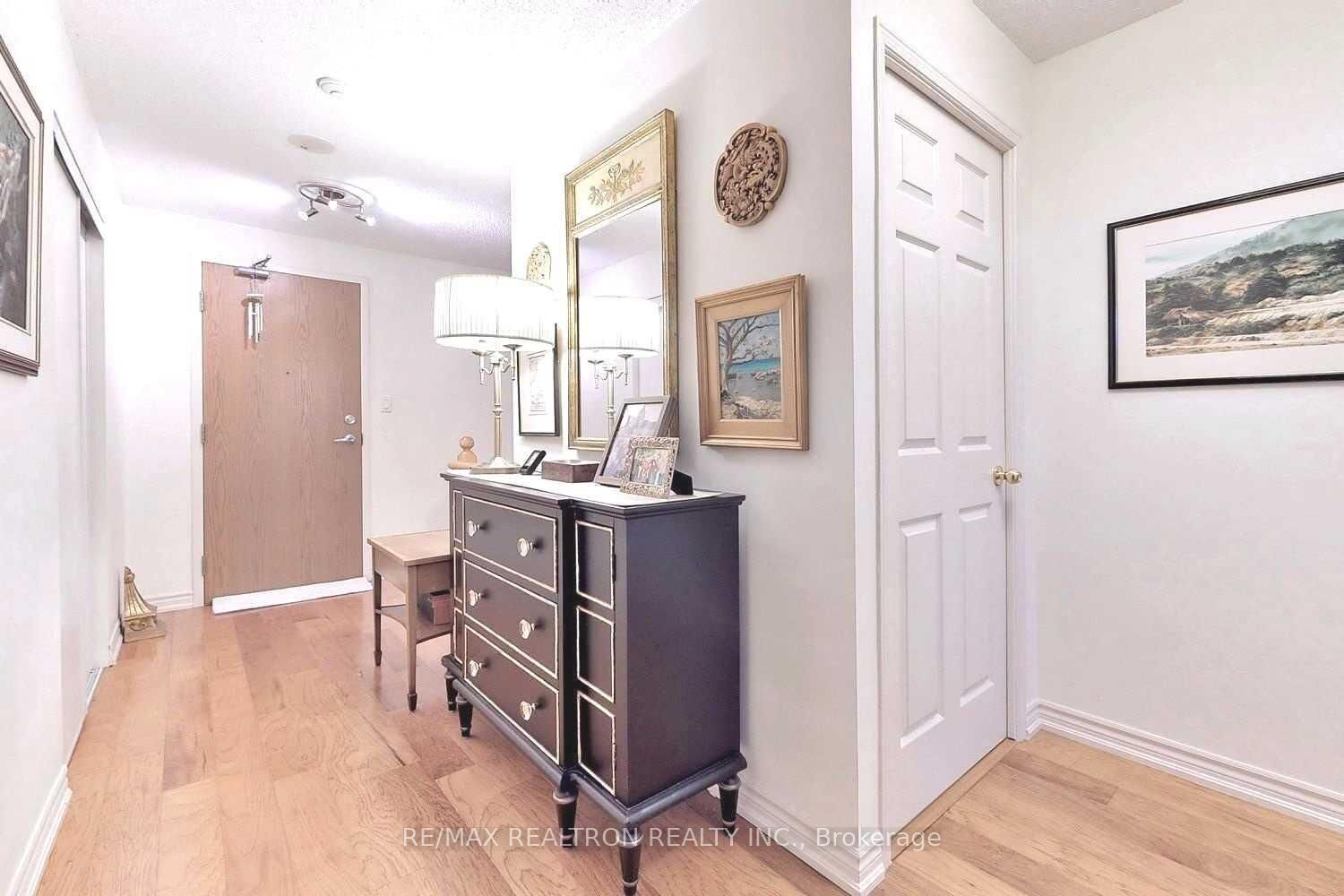 Property Photo: 233 Beecroft Road 107 ON M2N 6Z9