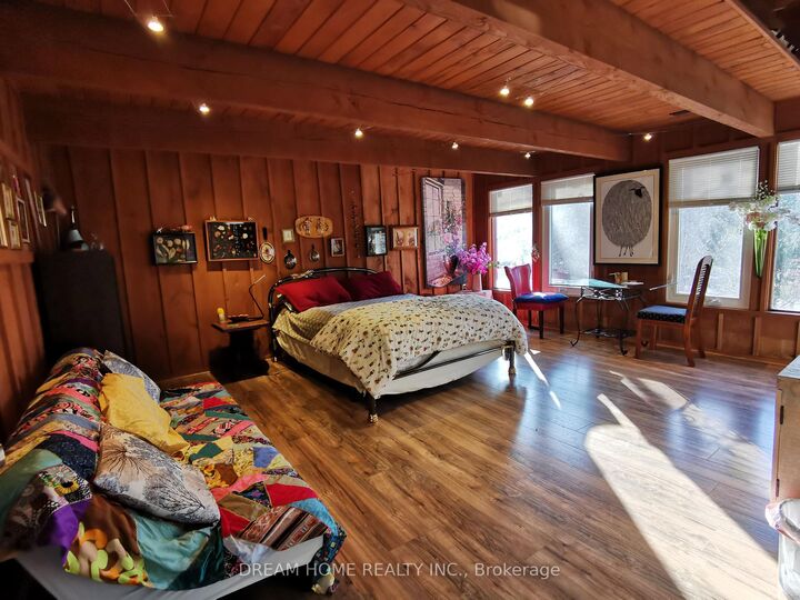 Property Photo:  850 Clarkson Road S Room C  ON L5J 2V3 