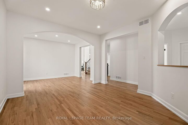 Property Photo: 28 Borealis Crescent ON K1K 4T4