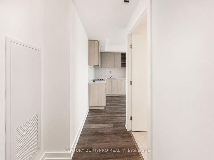 Property Photo: 5 Meadowdale Road 602 ON L4K 0C7