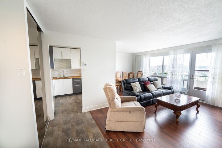 Property Photo:  20 Chesterton Drive 906  ON K2E 6Z7 