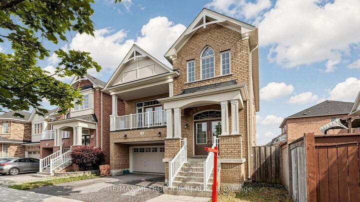 Property Photo:  138 Yakefarm Boulevard  ON L4A 0R8 