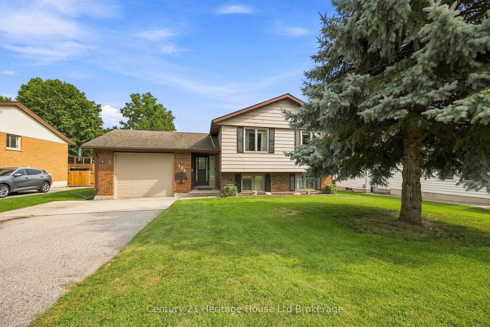 Property Photo:  174 Metcalfe Street  ON N5C 1M9 