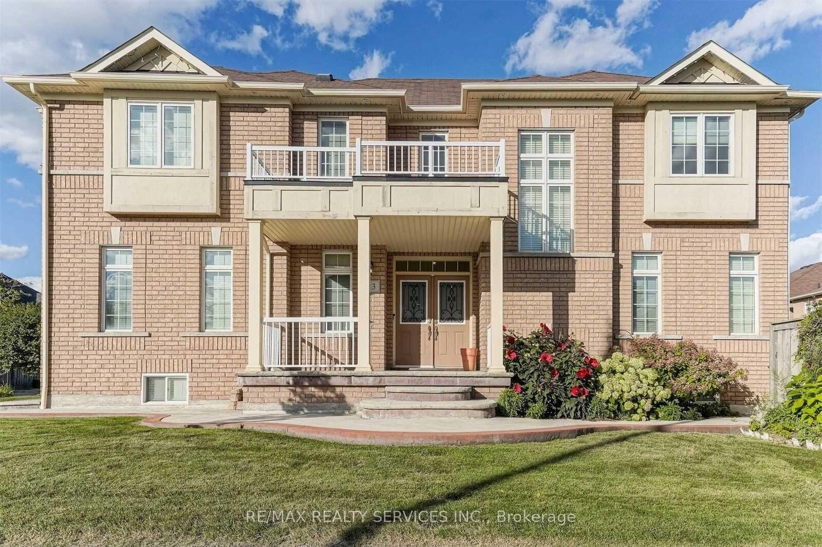 Property Photo:  3 Coolwater Drive Upper  ON L6R 0X7 