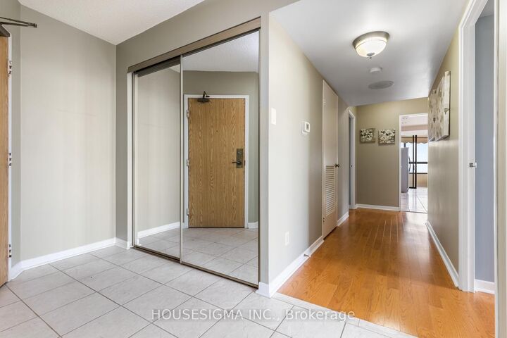 Property Photo:  1300 Bloor Street 2010  ON L4Y 3Z2 