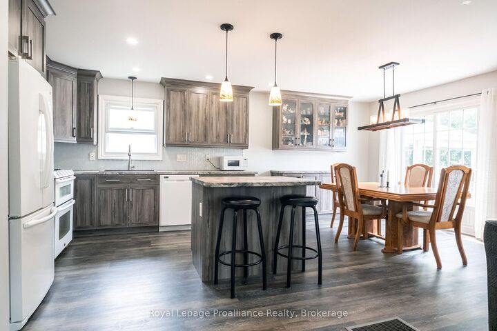 Property Photo: 115 Nicholas Street ON K8V 6E8