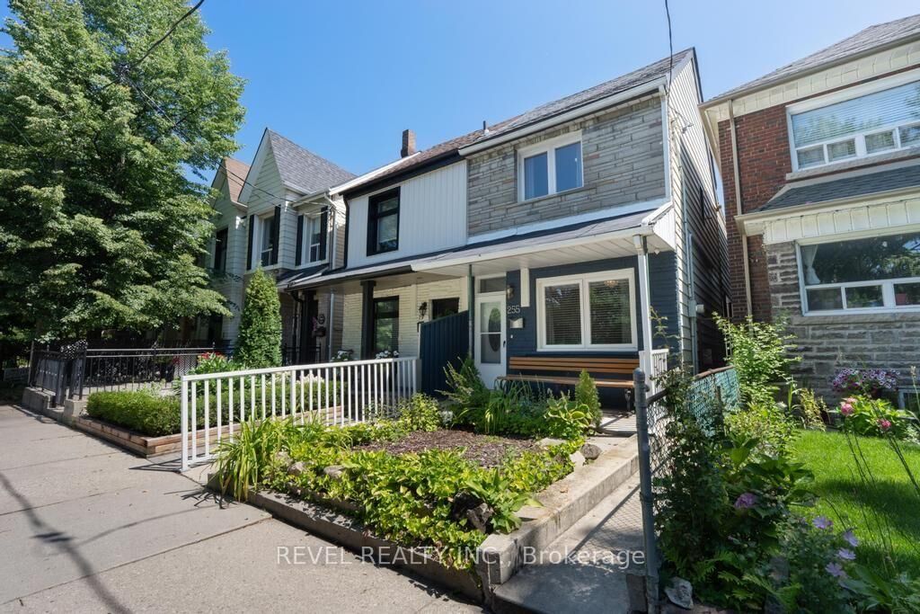 Property Photo:  255 Franklin Avenue  ON M6P 3Z4 