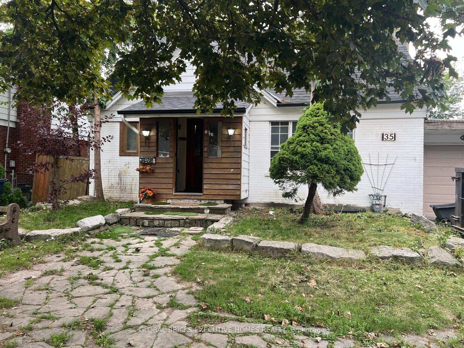 Property Photo:  35 Luverne Avenue  ON M3H 1R7 