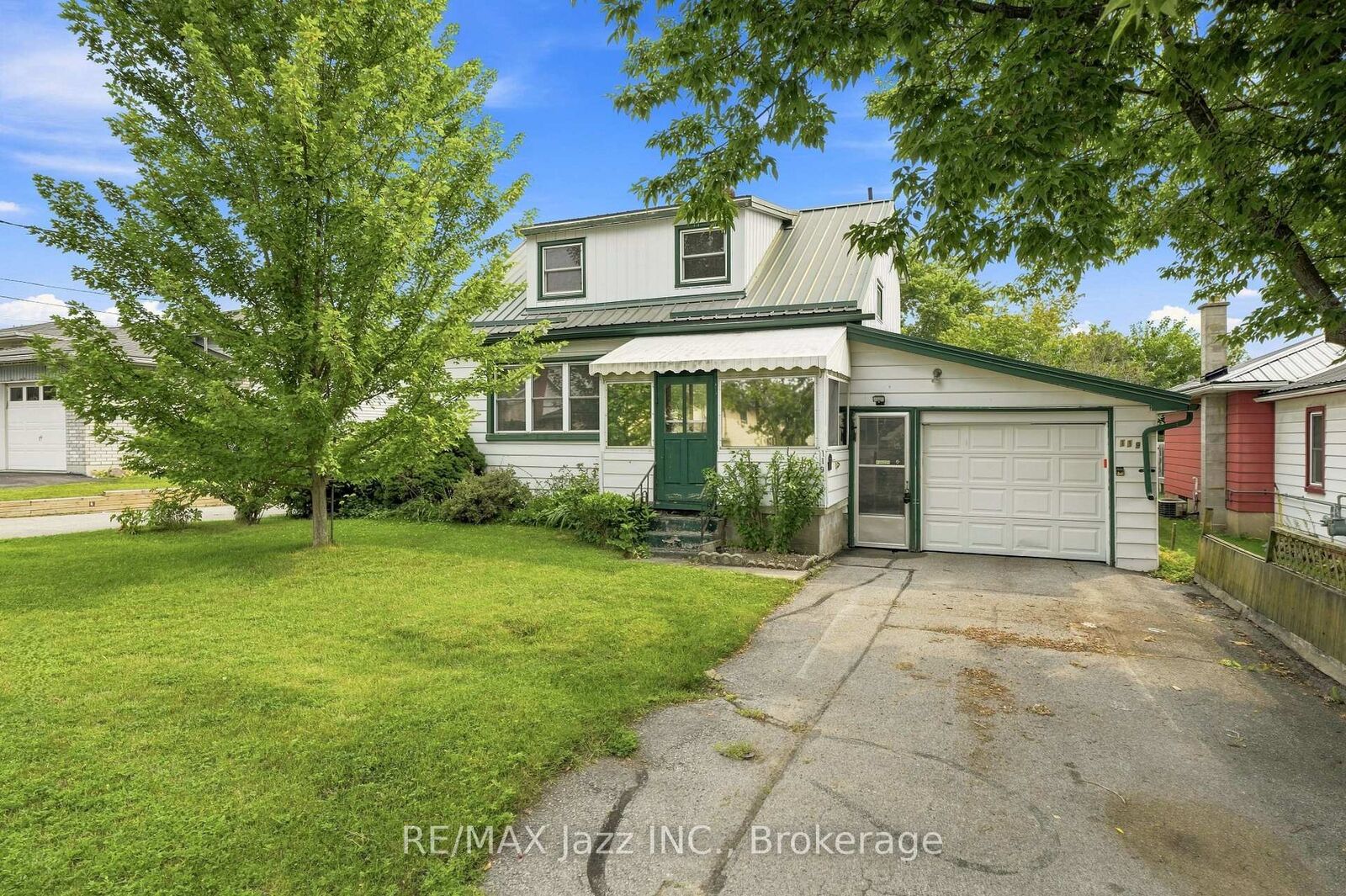 Property Photo: 119 West Street W ON K8N 4X8