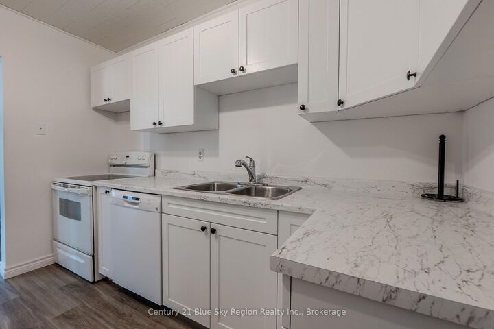 Property Photo:  624 McIntyre Street E  ON P1B 1E5 