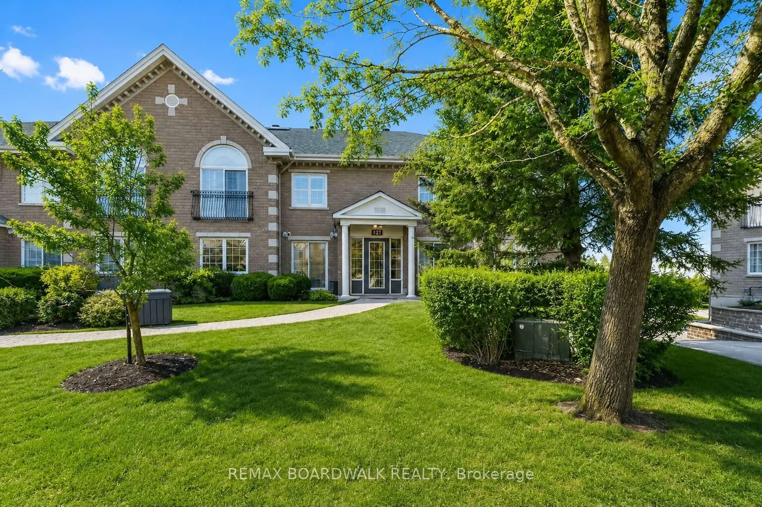 Property Photo: 121 Robson Court 1C ON K2K 2W1