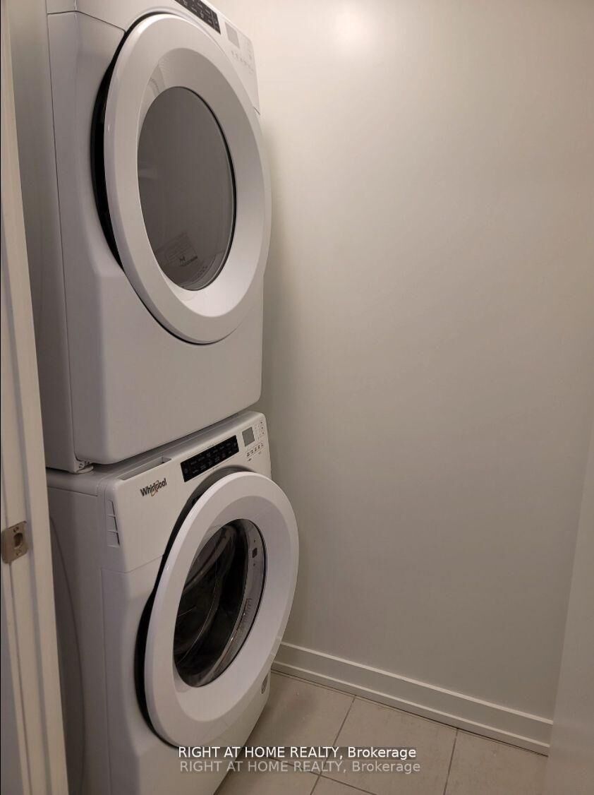 Property Photo:  55 55 Duke Street W 1809  ON N2H 0C9 