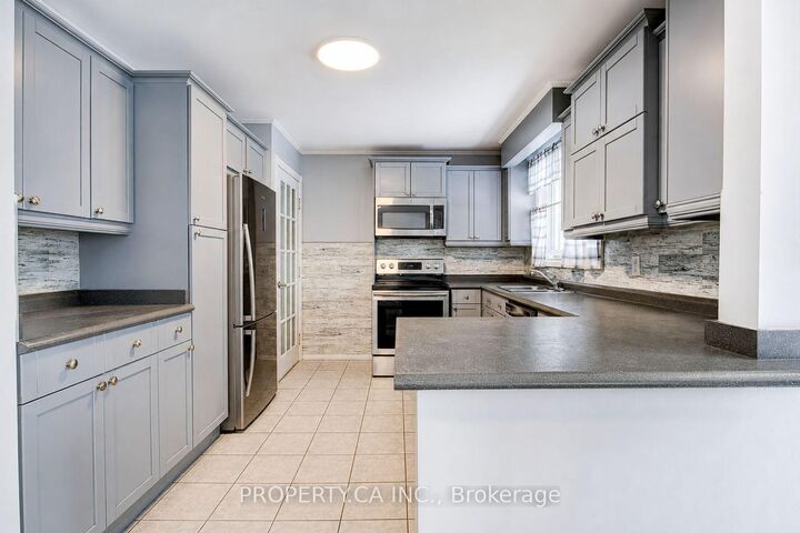 Property Photo: 71 Highpark Avenue Upper ON N2C 2C3