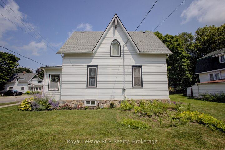 Property Photo:  210 Davidson Avenue N  ON N4W 3A4 