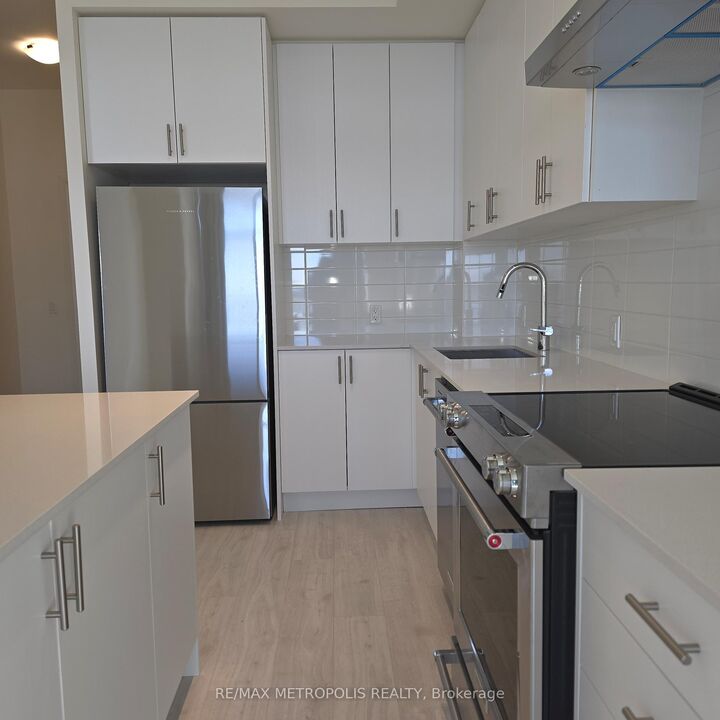 Property Photo:  8960 Jane Street 508  ON L4K 0N9 