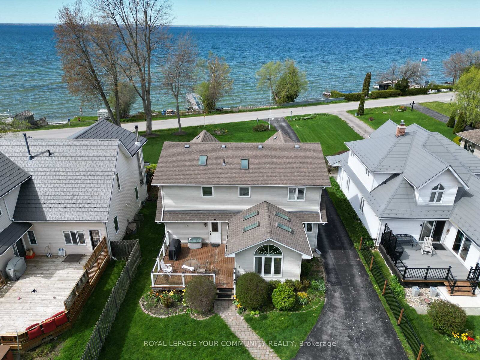 Property Photo:  203 Lake Drive E  ON L4P 3E9 