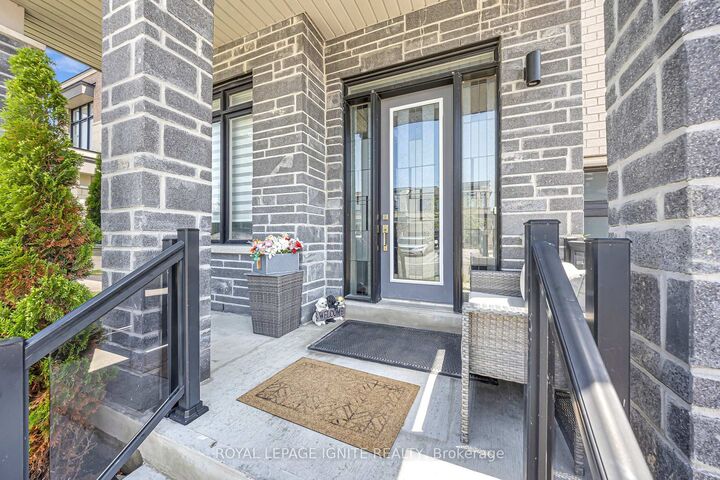 Property Photo:  11 Larkin Lane  ON L1C 4A7 