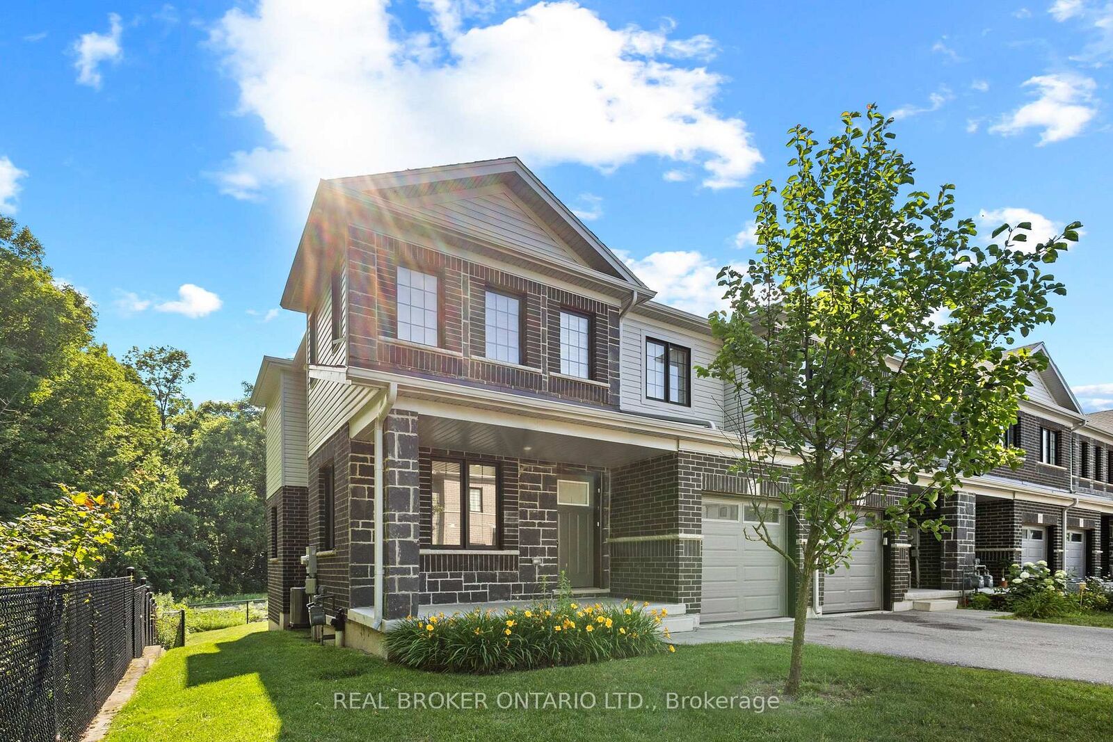 Property Photo: 91 Woodedge Circle ON N2R 0P8