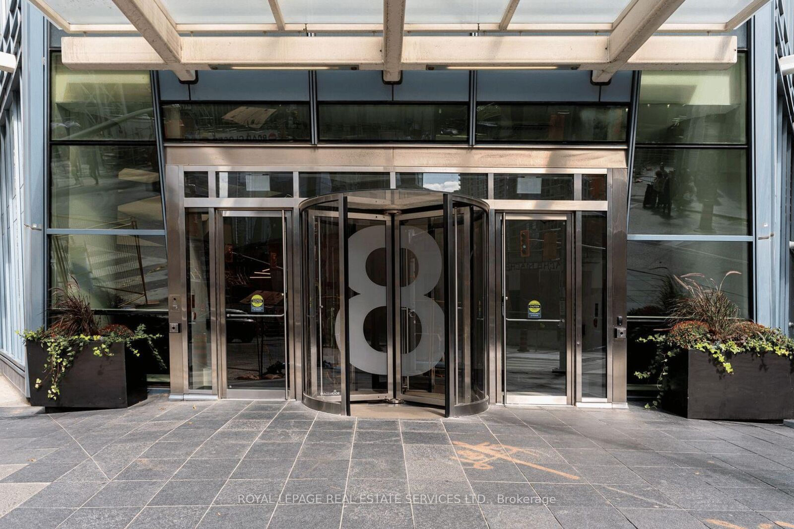 Property Photo:  8 The Esplanade N/A 2802  ON M5E 0A6 