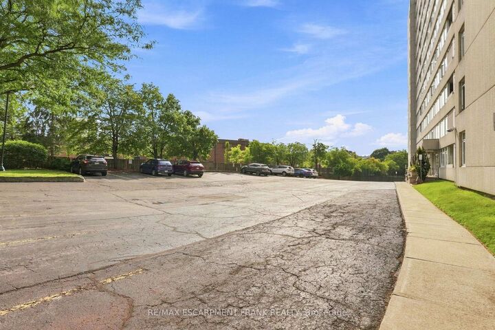 Photo de la propriété:  40 Harrisford Street 904  ON L8K 6N1 