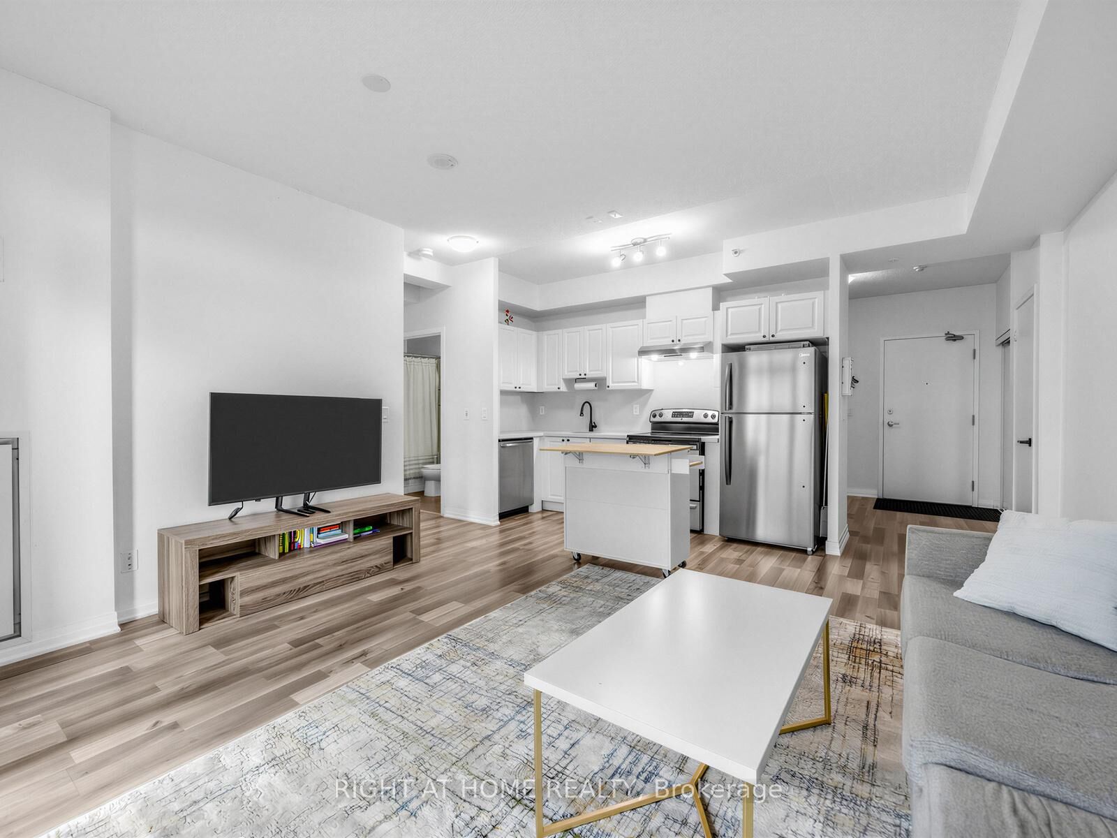 Property Photo:  155 Legion Road N 208  ON M8Y 0A7 