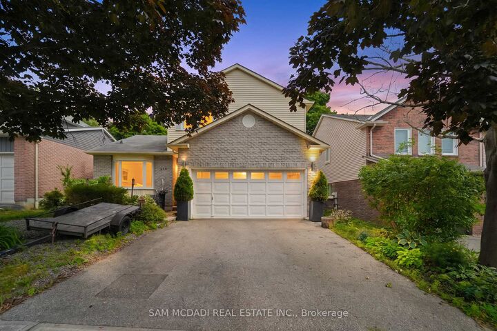 Property Photo: 644 Sweetwater Place ON L5H 3Y8