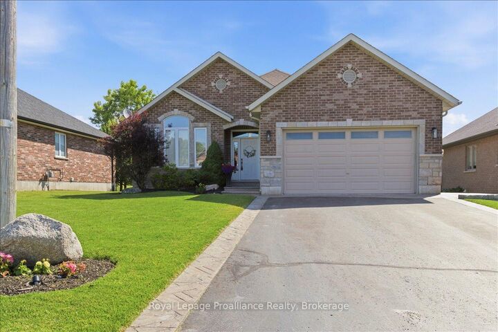 109 Pinnacle Street — photo 1
